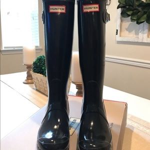 Women’s gloss navy Hunter rain boots